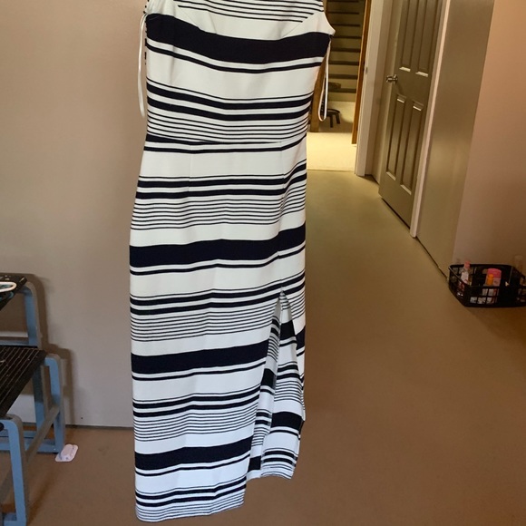 Off-shoulders dress/mid length - Picture 2 of 3